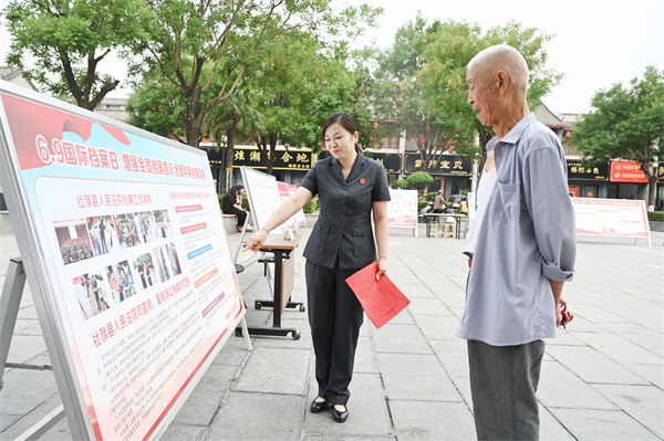河南省南阳市社旗县法院：文化广场以档传法润民心