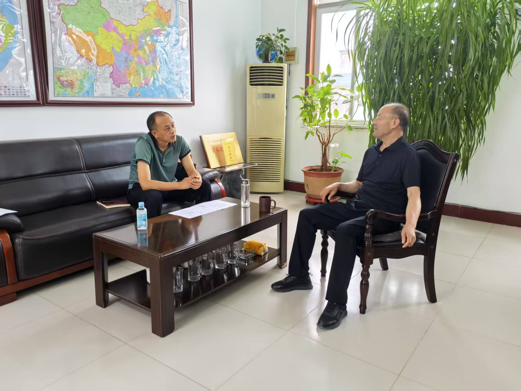 河南省南阳市镇平县法院院长走访企业护航营商环境