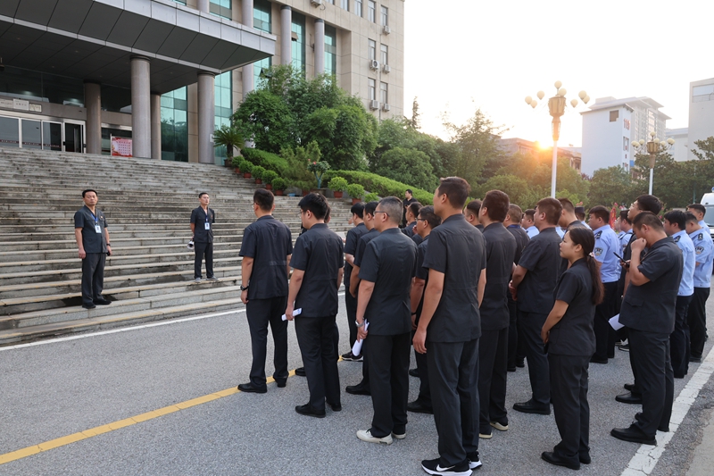 河南省南阳市镇平县法院：直播“狂飙”追击 网友直呼：“这波buff拉满！”