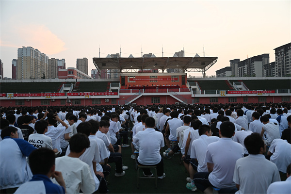 河南省南阳市社旗县法院送法进校园 为青春点亮“法治灯塔”