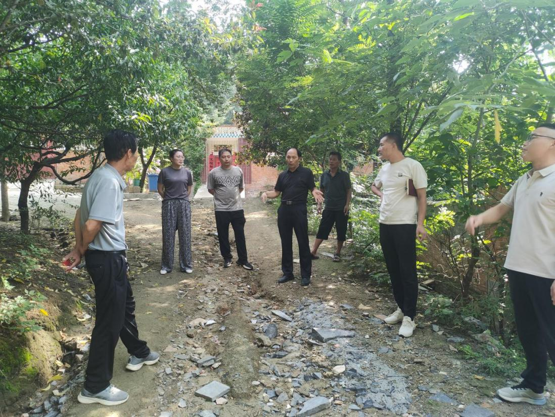 河南省南召县白土岗镇综治中心巧解邻里出路纷争