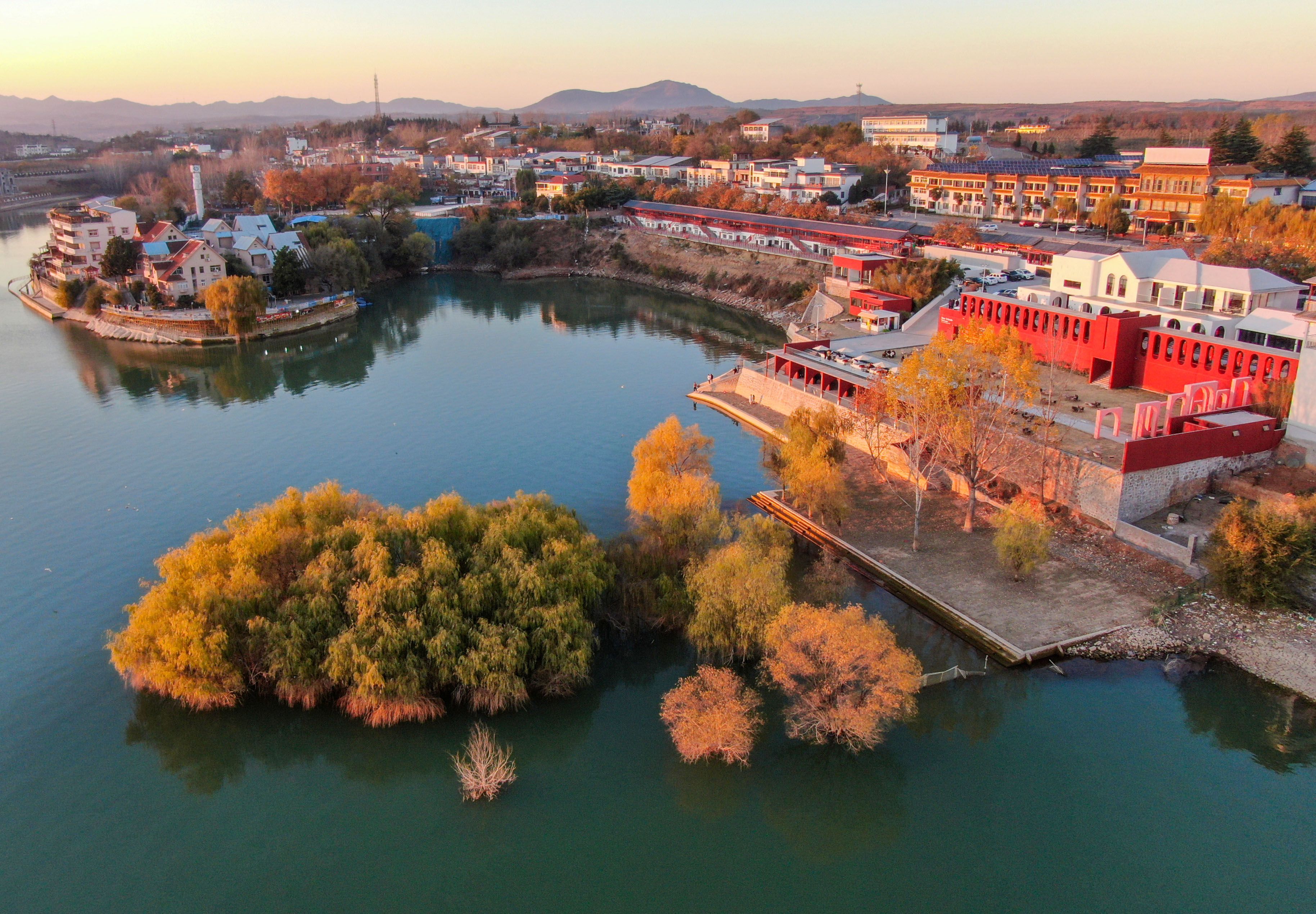 陆浑湖    王博摄.jpg