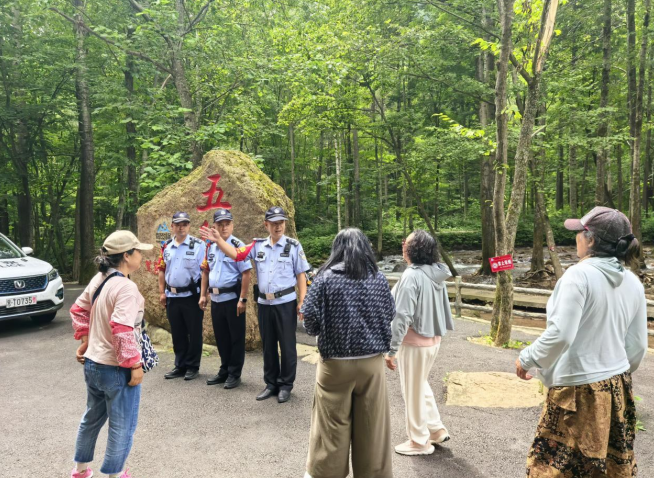 黑龙江林区公安：畅行鸳鸯峰 护航进行时