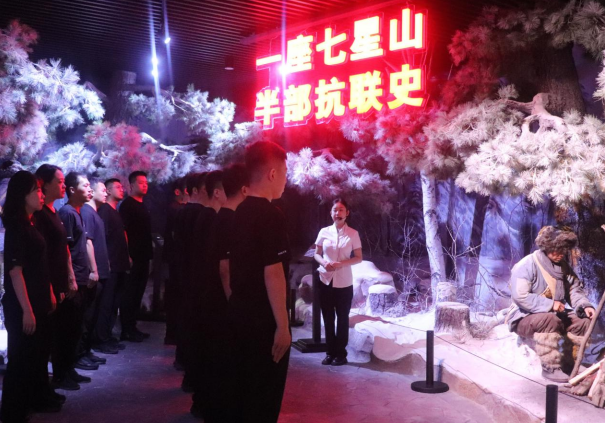 黑龙江省林区公安局双鸭山分局团支部组织开展“追寻抗联足迹 传承红色基因”庆“八一”主题团建活动