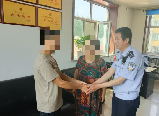黑龙江省林区公安局穆棱分局磨刀石派出所暖心助寻亲圆两地老人多年夙愿