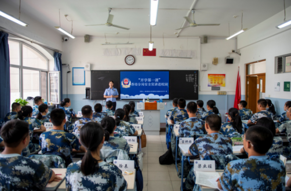 黑龙江省哈尔滨市公安局：开学季护校进行时 冰城公安全方位守护师生平安