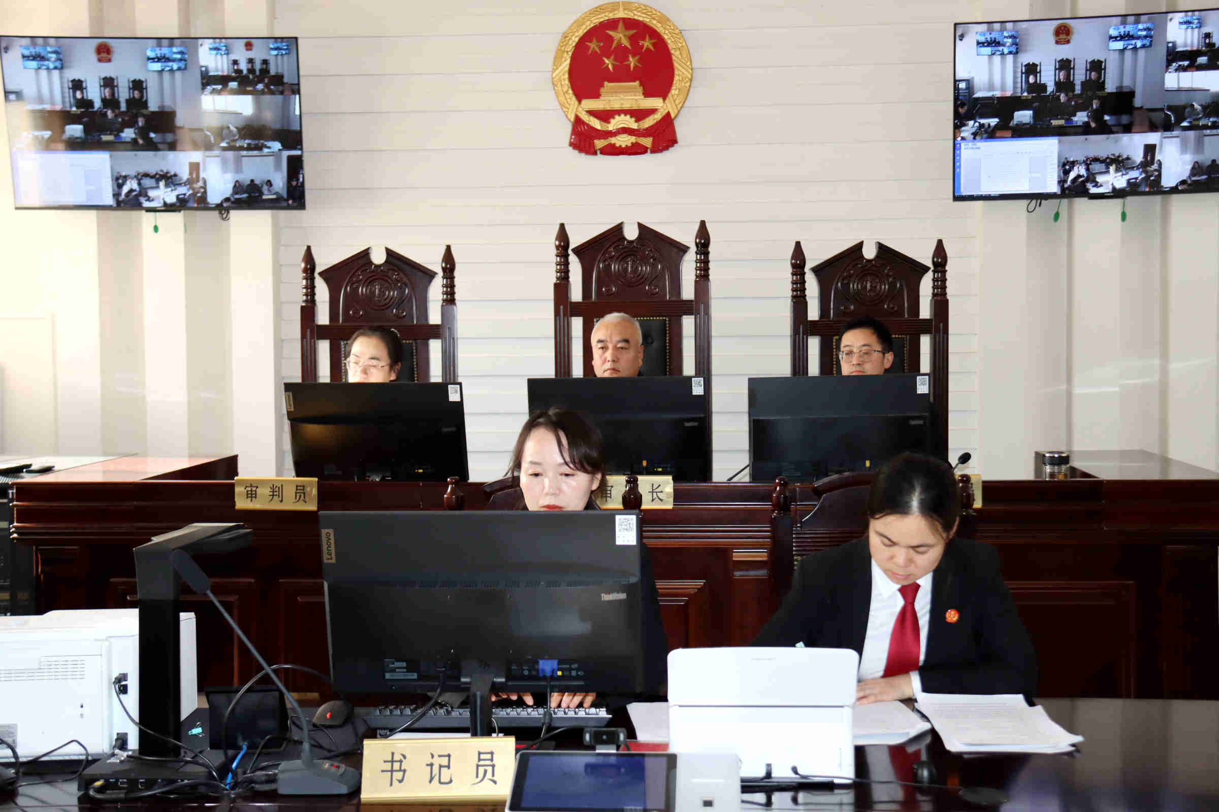 “沉浸式”以案释法！长武法院开展行政诉讼案件庭审旁听活动1.jpg