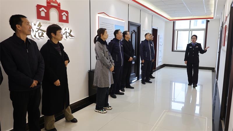 陕西洛川县公安局举行“警民共治 平安洛川”警营开放日活动