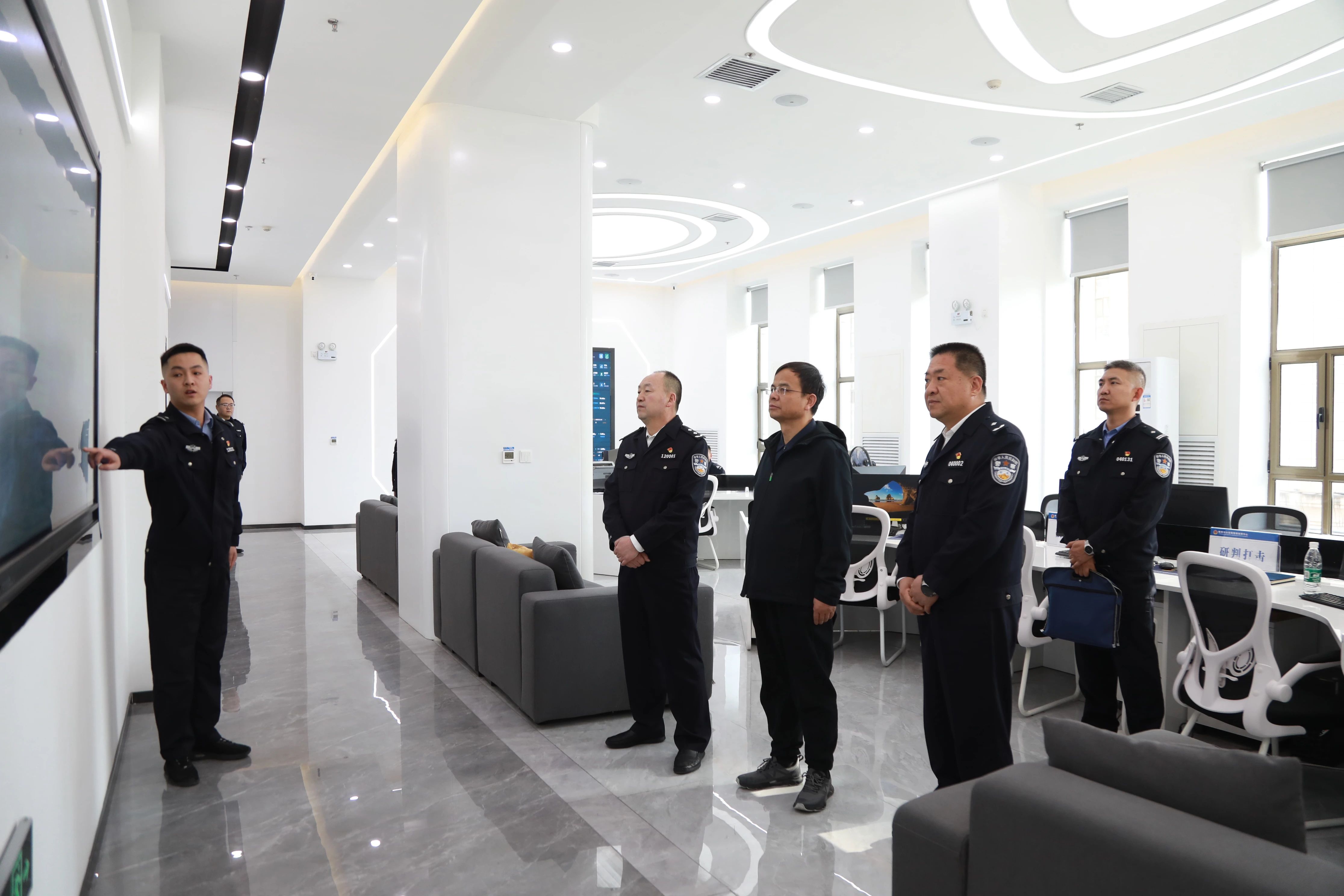 甘肃省金昌市公安局来陇南开展警务交流活动  