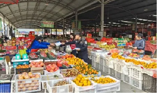 陕西省西安市公安局西咸新区分局网安大队联合永和路派出所、励志东路派出所开展打击网络谣言宣传活动
