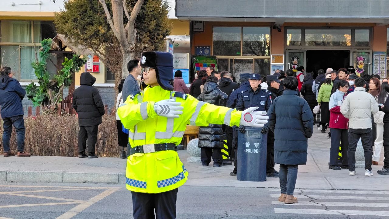 甘肃省玉门公安交警：以责任诠释使命 为人民出行护航