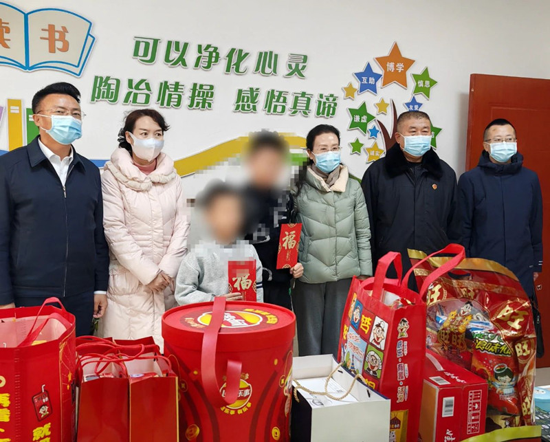 甘肃省嘉峪关市人民检察院开展服刑人员子女、贫困社区矫正对象慰问帮扶工作