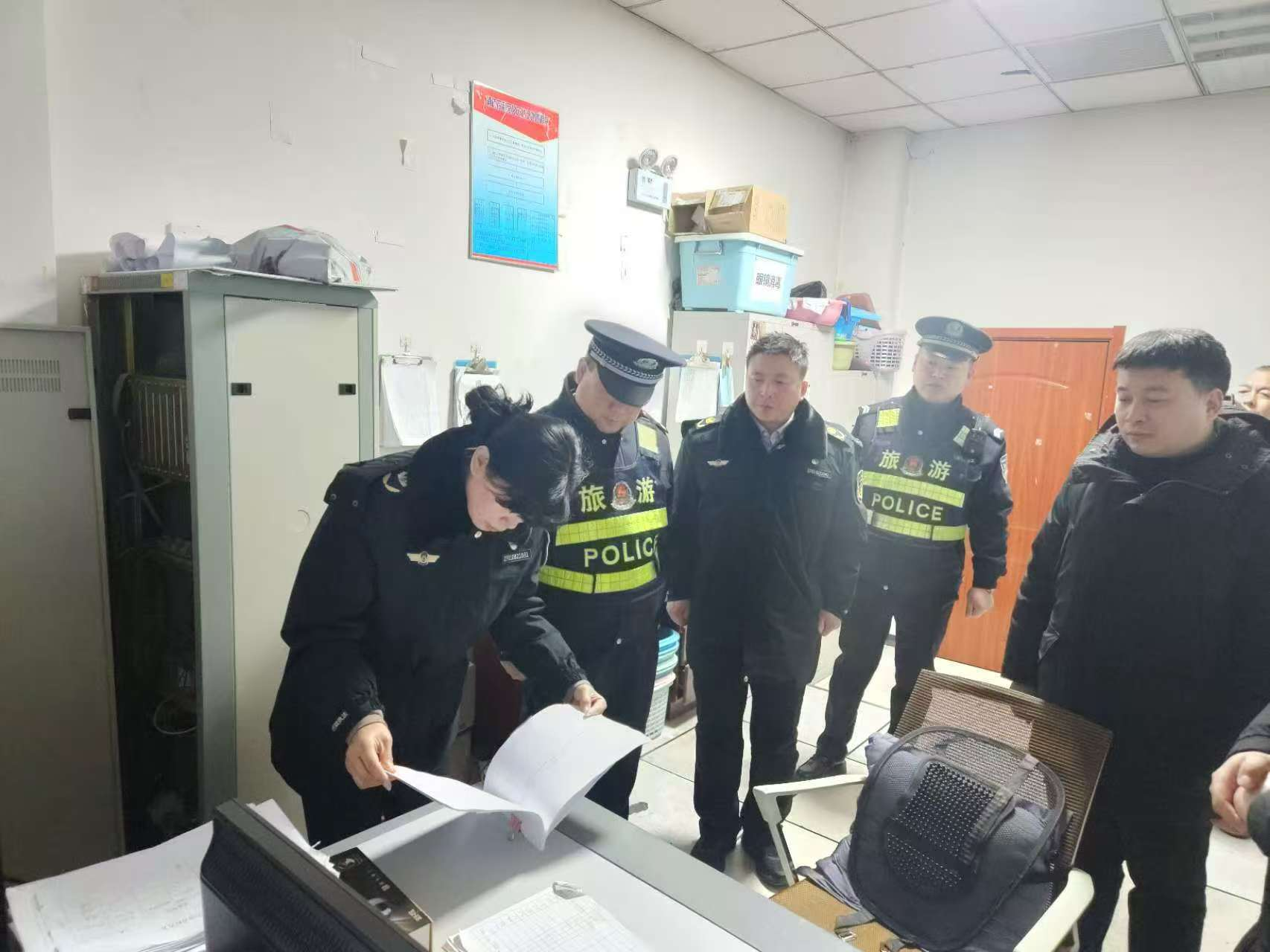 陕西省西安市公安局临潼分局旅警大队联合区文旅局开展节前检查 净化旅游市场环境