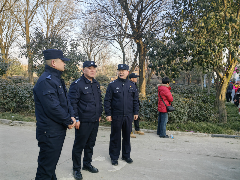 恭迎城隍全城轰动，藏蓝身影全程守护——西安公安圆满完成恭迎城隍民间文化活动安保执勤