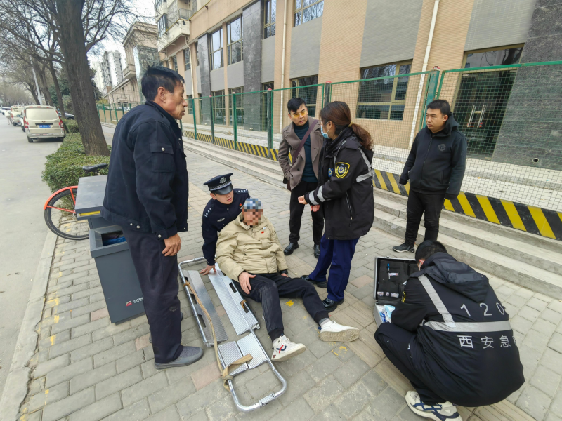 西安市公安局：民警紧急救助摔倒群众 暖心守护彰显为民本色