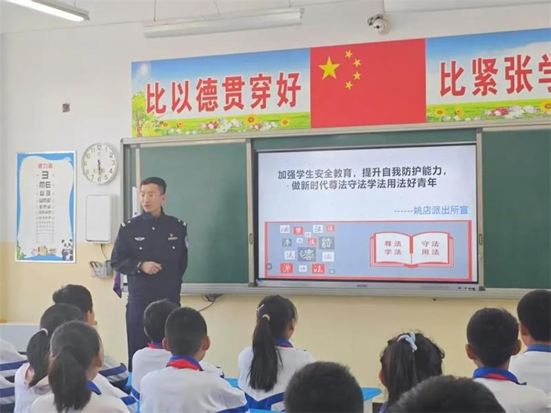 陕西延安市公安局经开分局姚店派出所为成长“撑伞” 