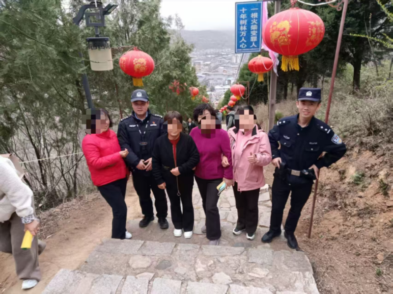 陕西省西安市蓝田县汤峪桃花节，普法“警”色新