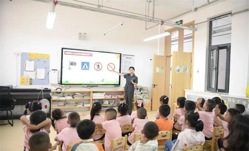 六一特辑丨陕西延安市延长县法院送法进校园 萌娃上演“模拟庭审” 
