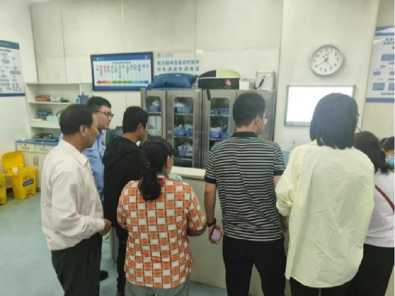 女子意外断指检查站求助，陕西省西安市公安局民警一路“狂飙”开道送医