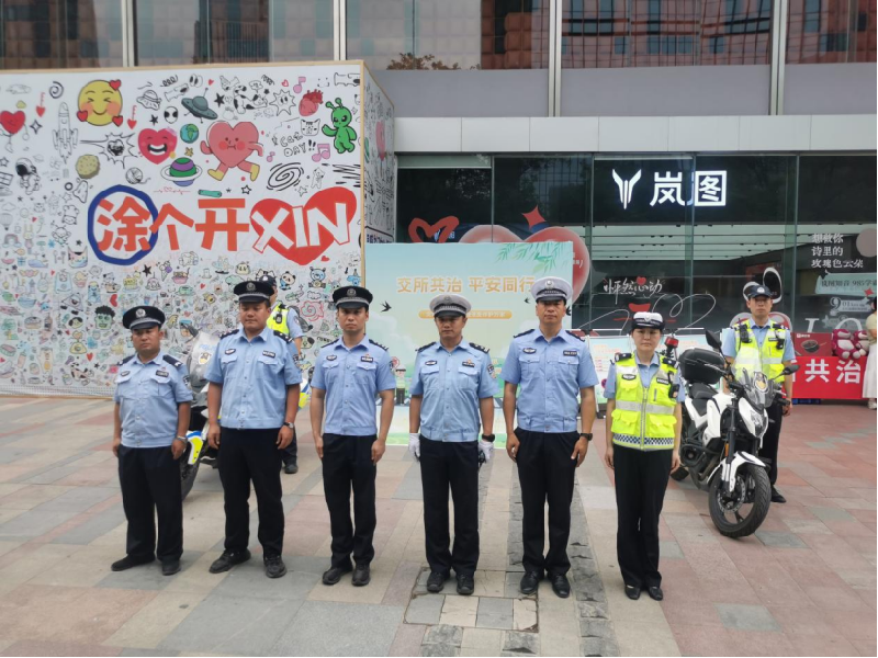 陕西省西安市“交所联动”送服务到身边 电动车挂牌“零距离课堂”现街头