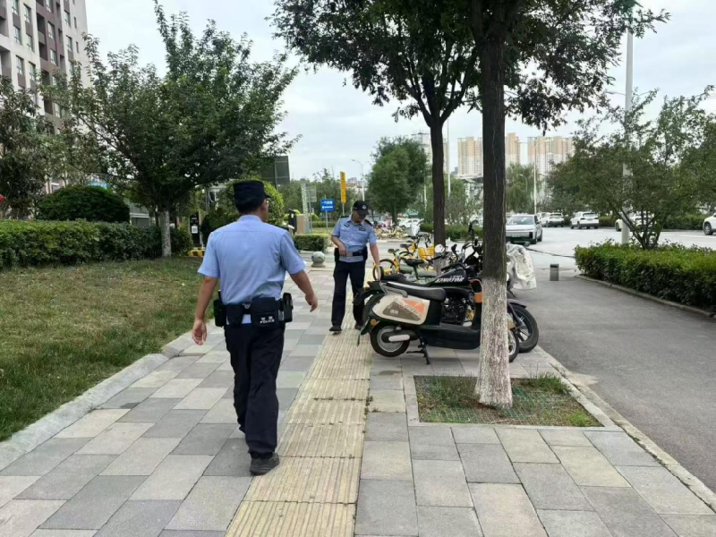 “大脚板”巡出安全感 陕西省西安市浐灞公安加强巡防守护群众“两轮”安全
