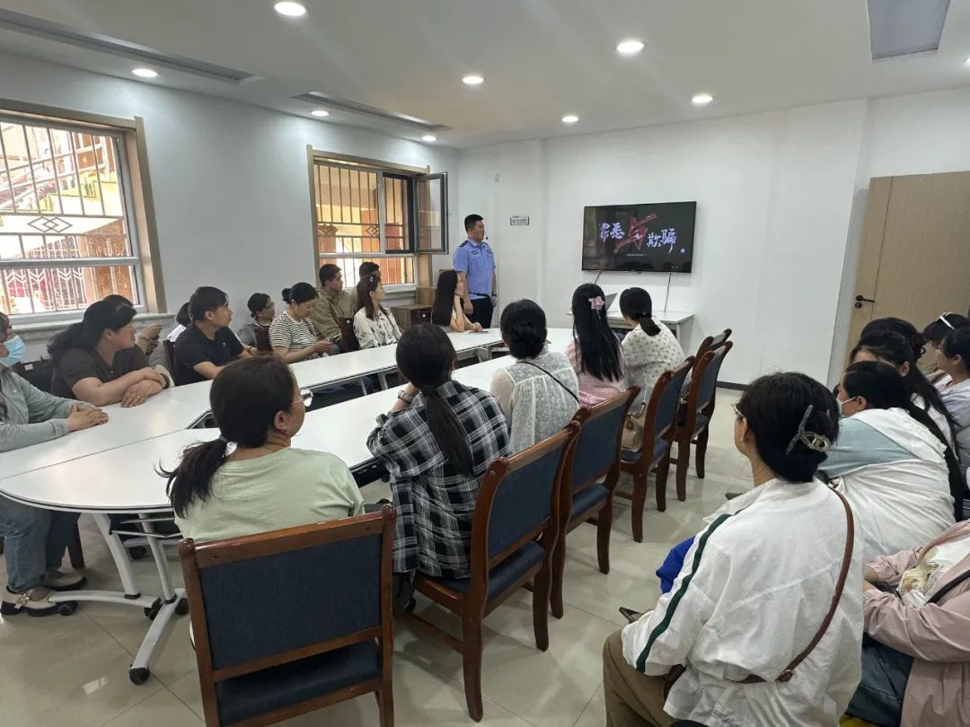 甘肃省三所甘肃省酒泉市社区戒毒社区康复指导站组织禁毒专干开展警示教育活动