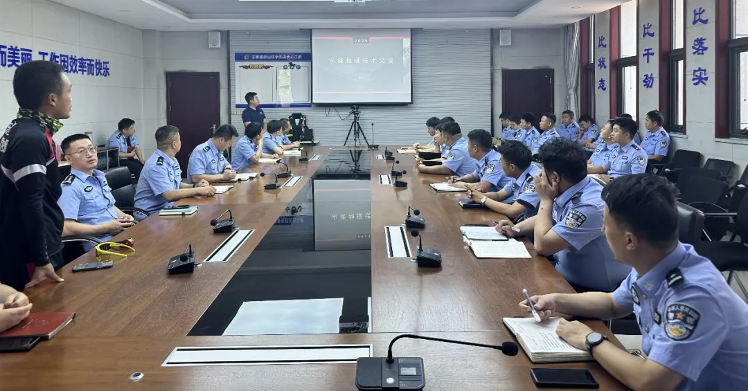 陕西省西安市公安局主动警务｜警蓝映碧水，平安尖兵时刻准备着