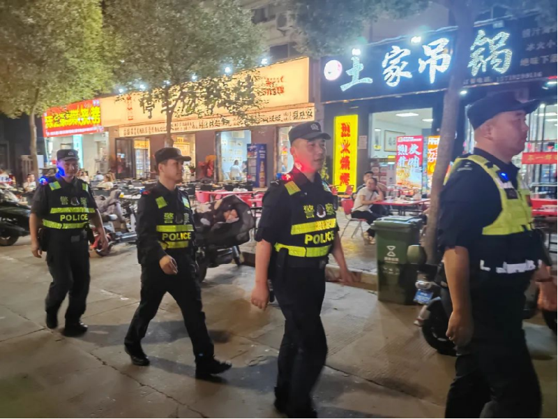 夏夜，陕西省西安市阎良公安守护力满格，给群众“看得见”的安全感