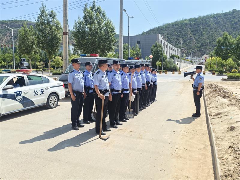 陕西延安市吴起县公安局巡特警大队开展应急救援紧急集合拉动演练  
