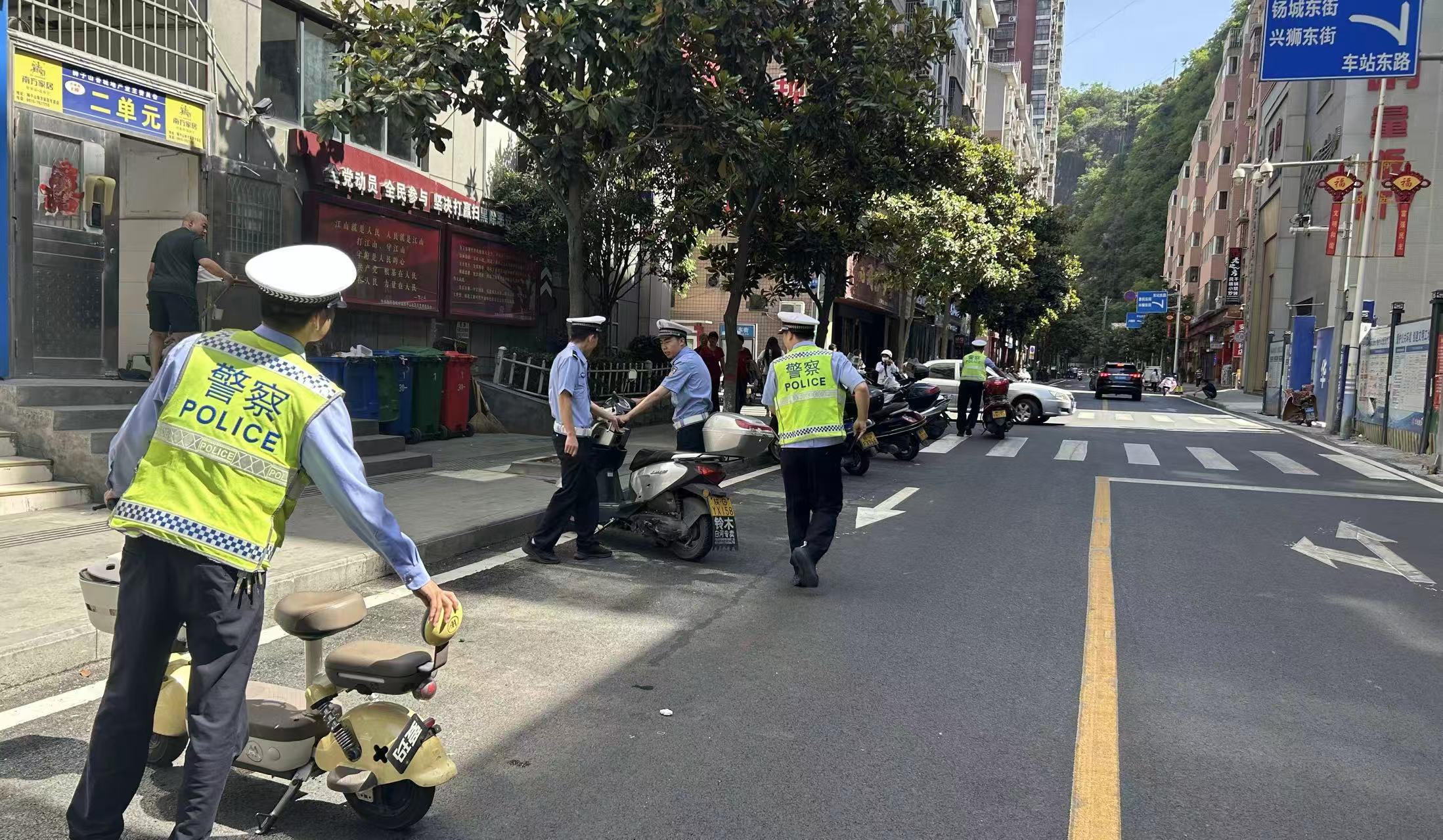 陕西白河交警大队：柔性治理显温度，疏堵结合护畅通