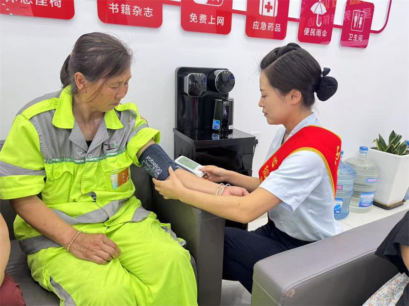 陕西移动延安分公司营业厅变身 “避暑驿站” 清凉服务暖人心