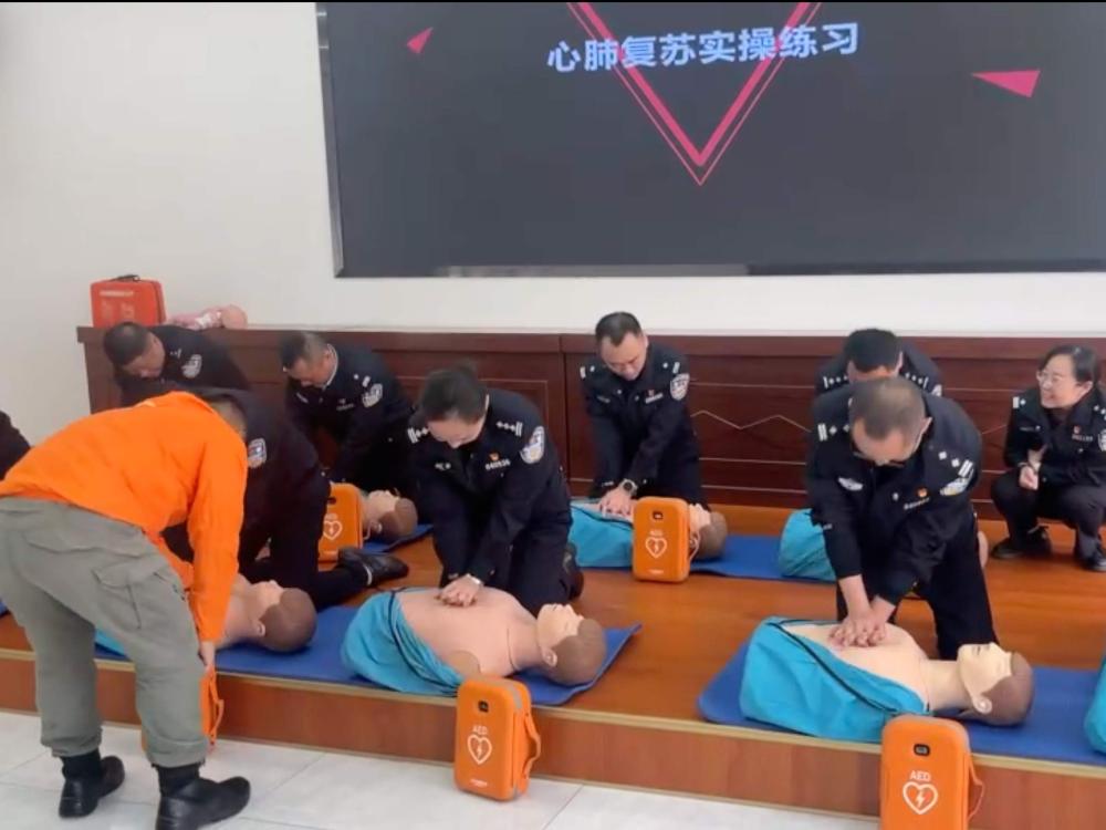 乐山市公安局高新区分局开展民辅警技能培训 强化应急处突能力