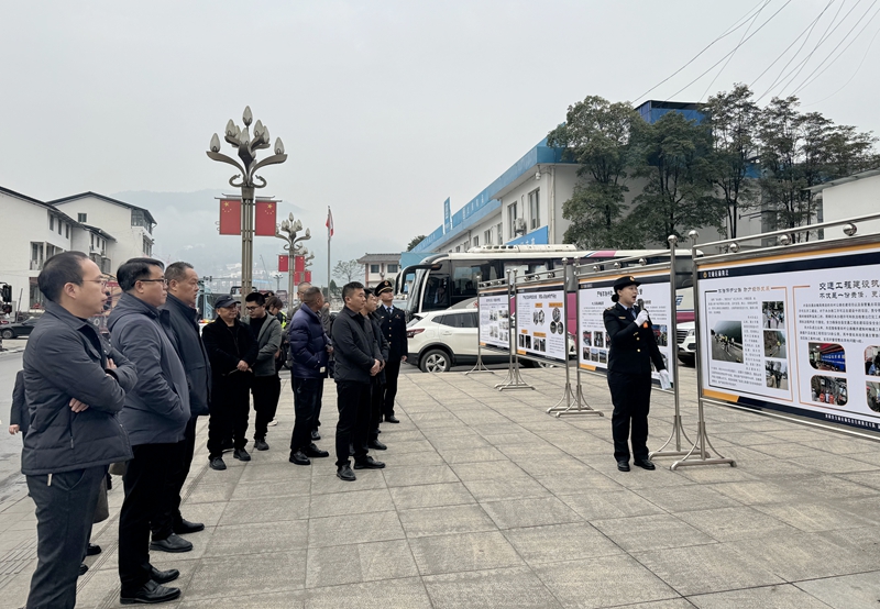 四川剑阁县交通运输局深入开展“12·2”全国交通安全日政务开放活动