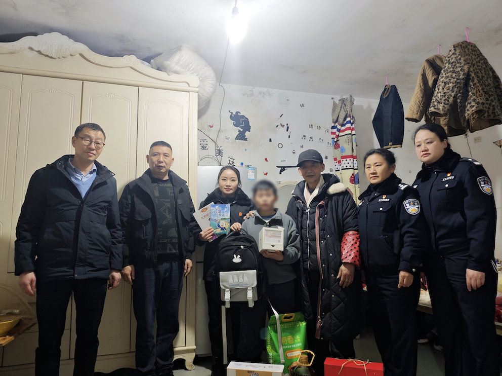 四川雷波法院“爱心妈妈”助力留守儿童温暖过冬