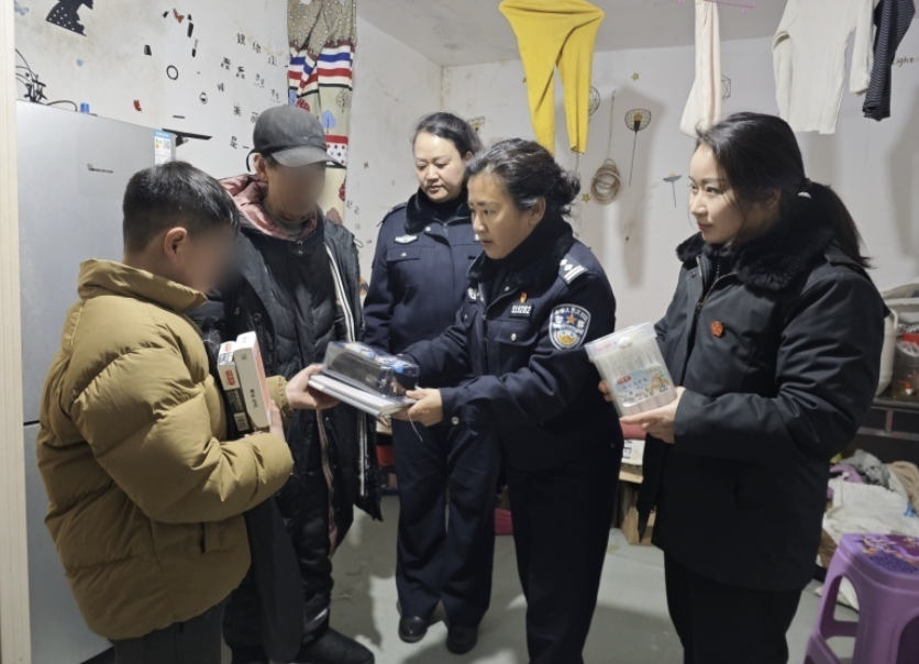 四川雷波法院开展志愿服务活动
