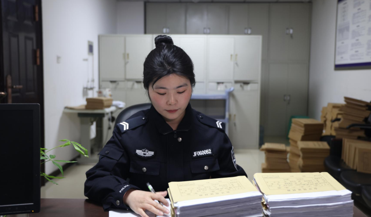 四川岳池公安李讷：“小数点”里的大文章