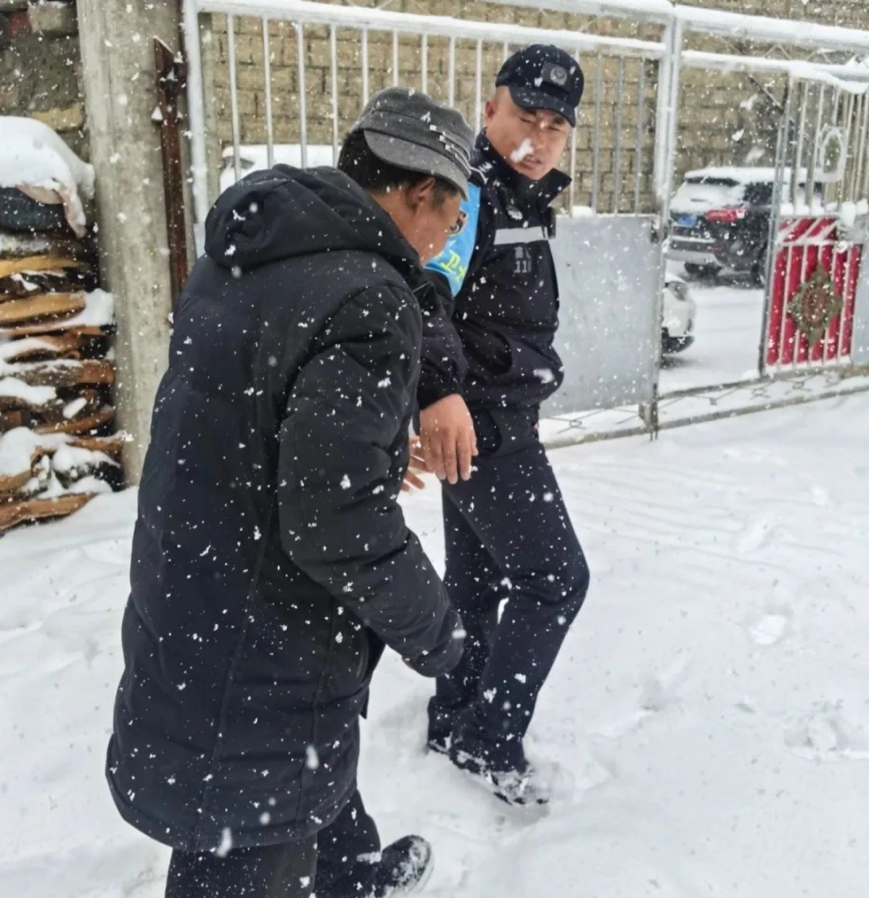 四川理塘：高城派出所民警助力 三十年失散亲人终相认