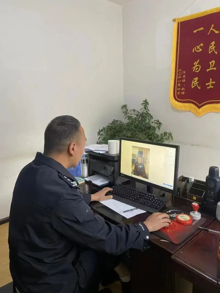 四川省甘孜州乡城县公安海拔3000米的坚守：基层辅警用 “账单” 绘就暖心长卷