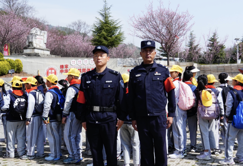 四川凉山彝海派出所：雪山脚下续写彝海盟约 红色警队守护民族团结