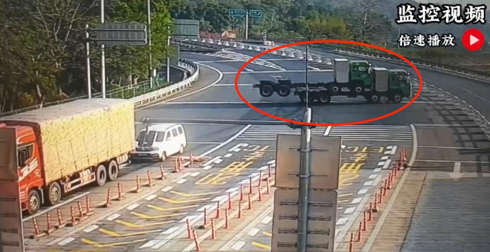 四川一货车司机高速逆行驶错路 12分瞬间清零引警醒