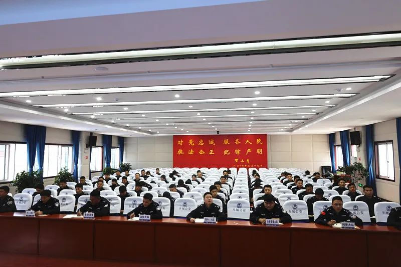 专家传经授宝，民辅警“充电蓄能”——四川甘孜州乡城公安这场培训干货拉满​