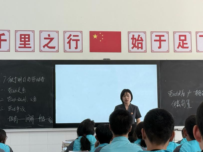 四川荥经县院校联动：青苗守护计划之“做个明白的劳动者”