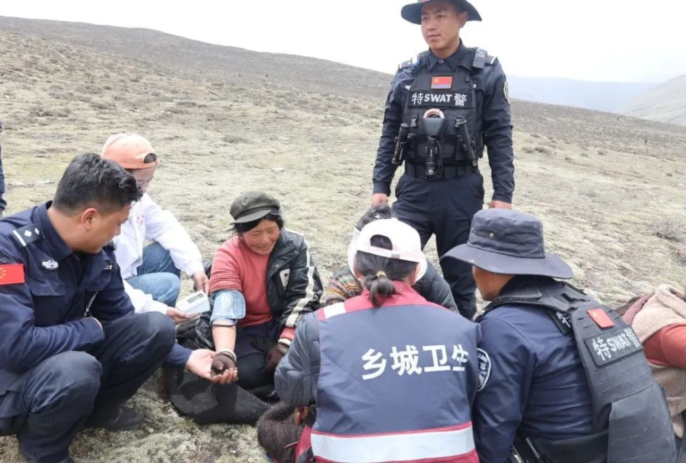 “警医联盟”的两年坚守——四川乡城公安让民族团结之花绽放在虫草山之巅