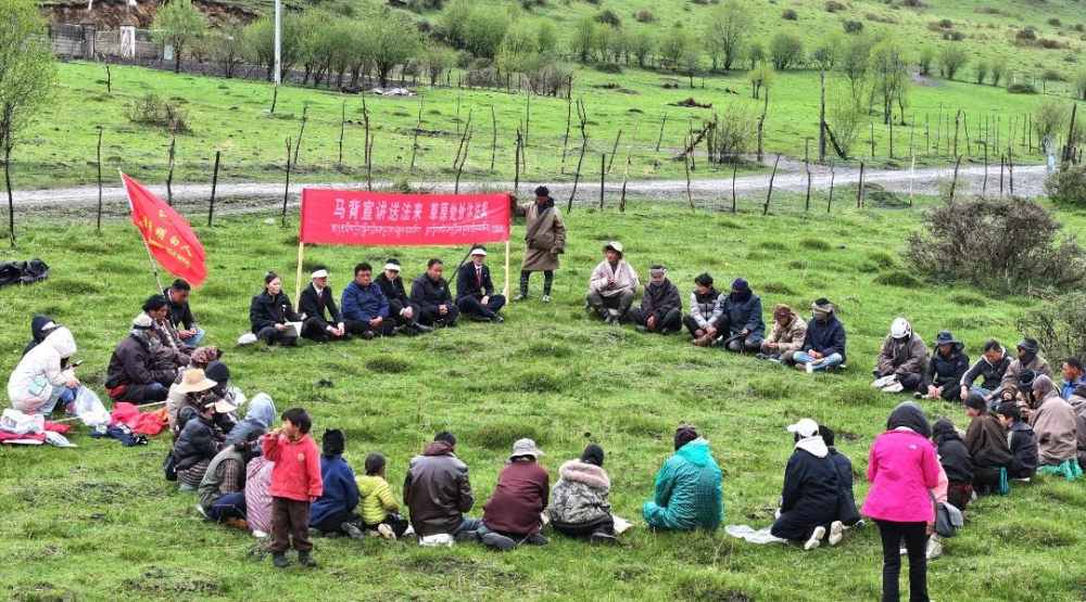 四川阿坝州红原县司法局：马背“法治轻骑兵”踏响草原法治新乐章