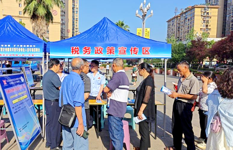 四川省宣汉县举办民营企业服务月暨失业领金人员专场招聘会