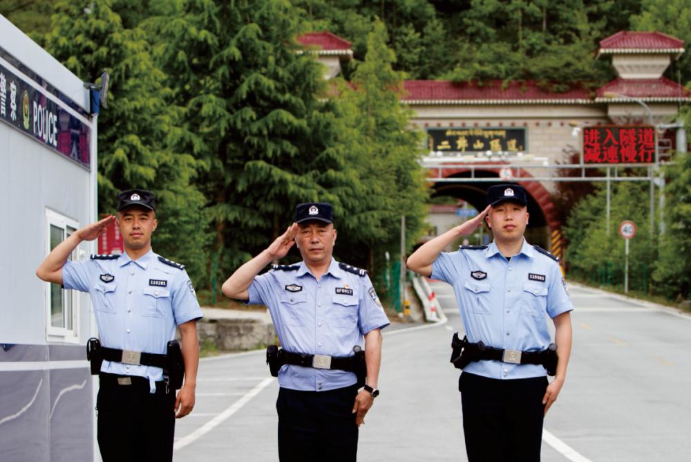 “书记警官”胡贵涛： 三重身份铸初心 廿四载护古镇安宁
