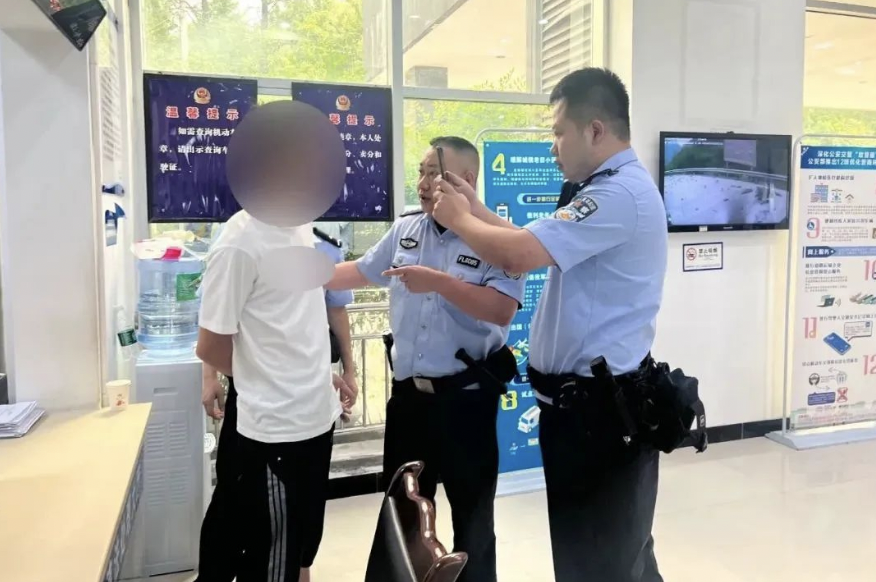 乐山一逃犯“神操作”：偷渡案嫌犯亲自送人头，警方：这业务我熟！