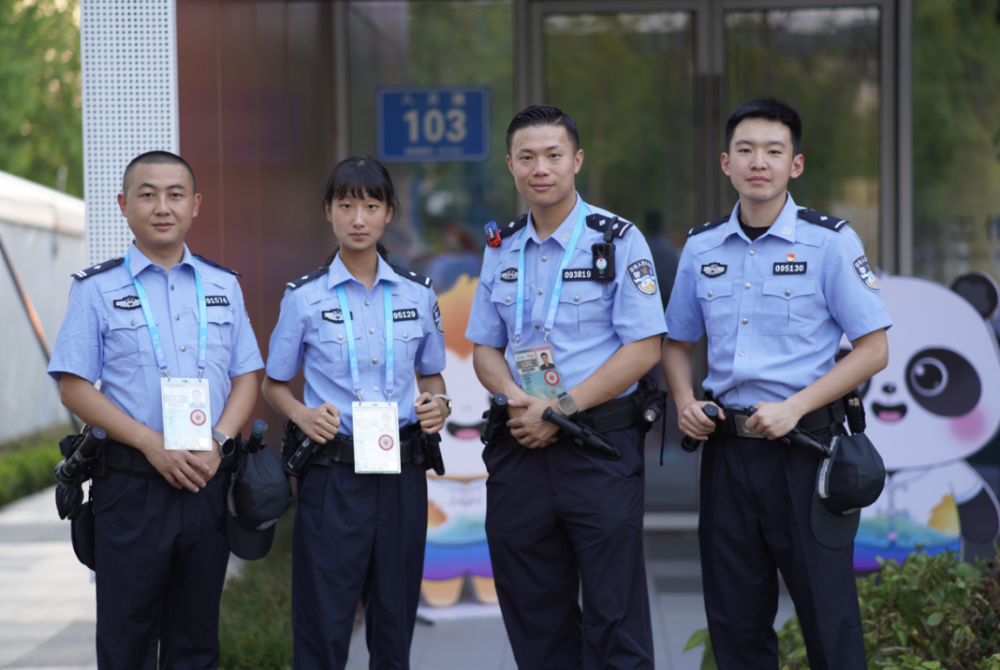 共筑“珙桐”平安树 成都锦江公安向世界展现中国警风