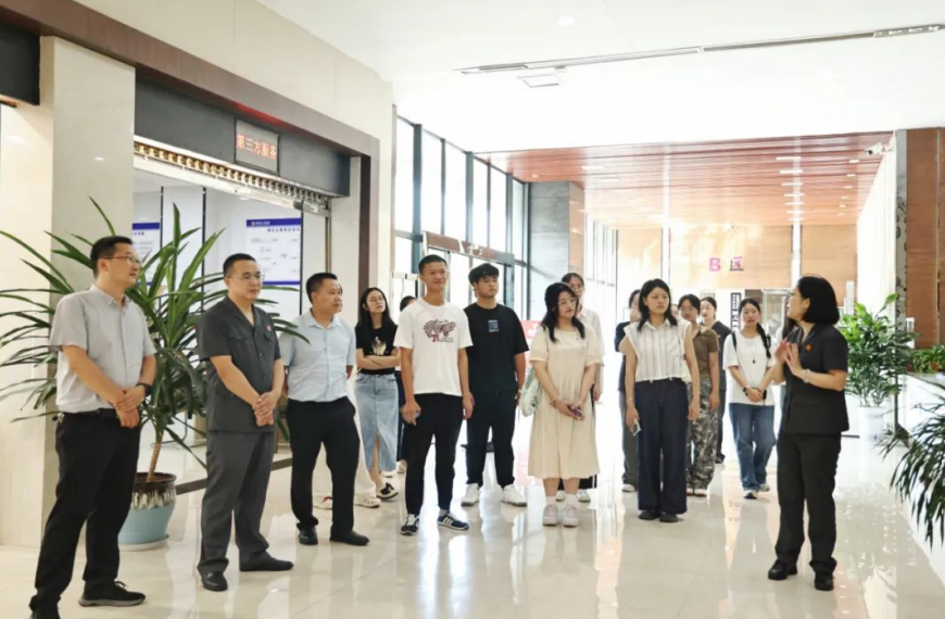 “賨法启明  徽映青春”：四川武胜县法院第四届法治教育活动助力学子扣好“第一粒法治扣子”