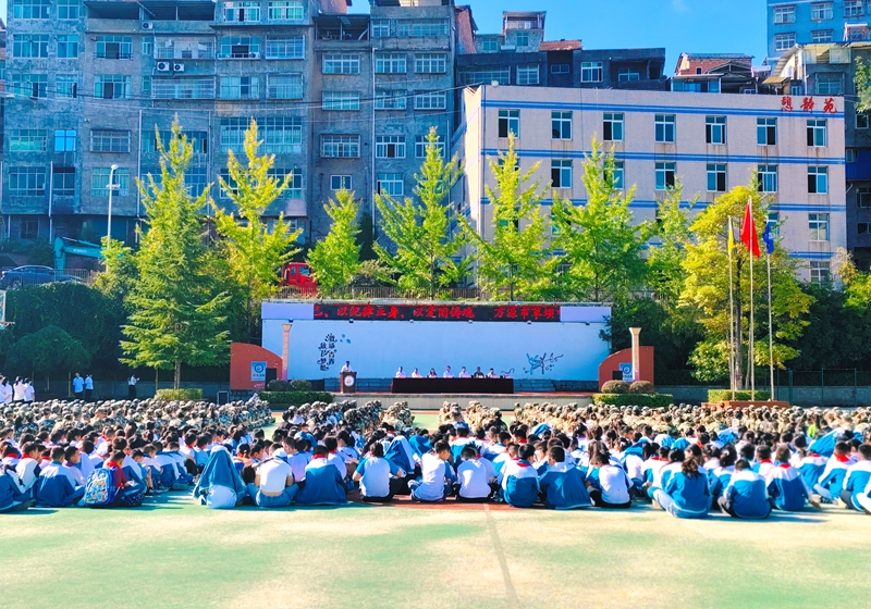 四川万源：别样开学礼 开启新学期 